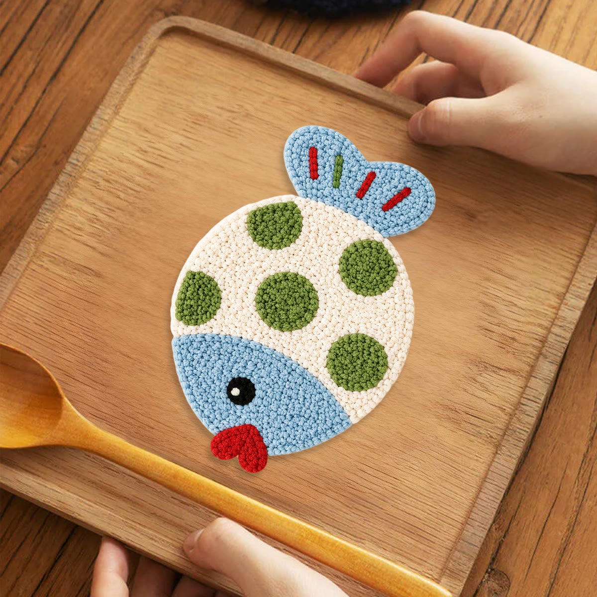 Stickset „Küssender Fisch“ – Anfängerfreundliche Tierstickerei | Lustige, handgefertigte Fischfigur - image 8
