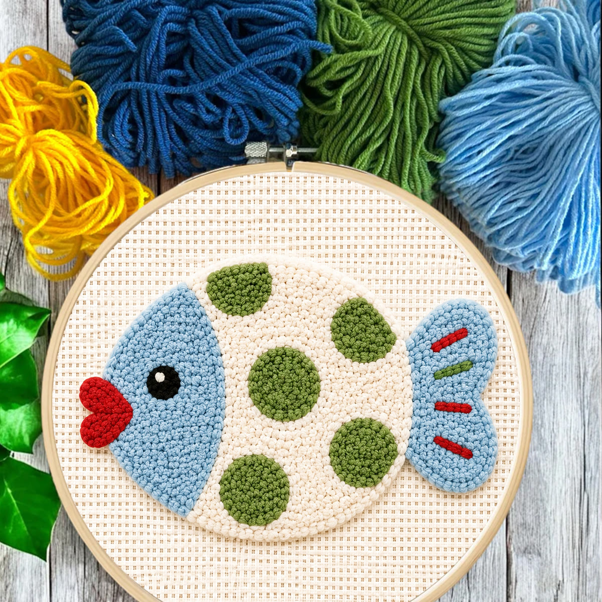 Stickset „Küssender Fisch“ – Anfängerfreundliche Tierstickerei | Lustige, handgefertigte Fischfigur - image 3