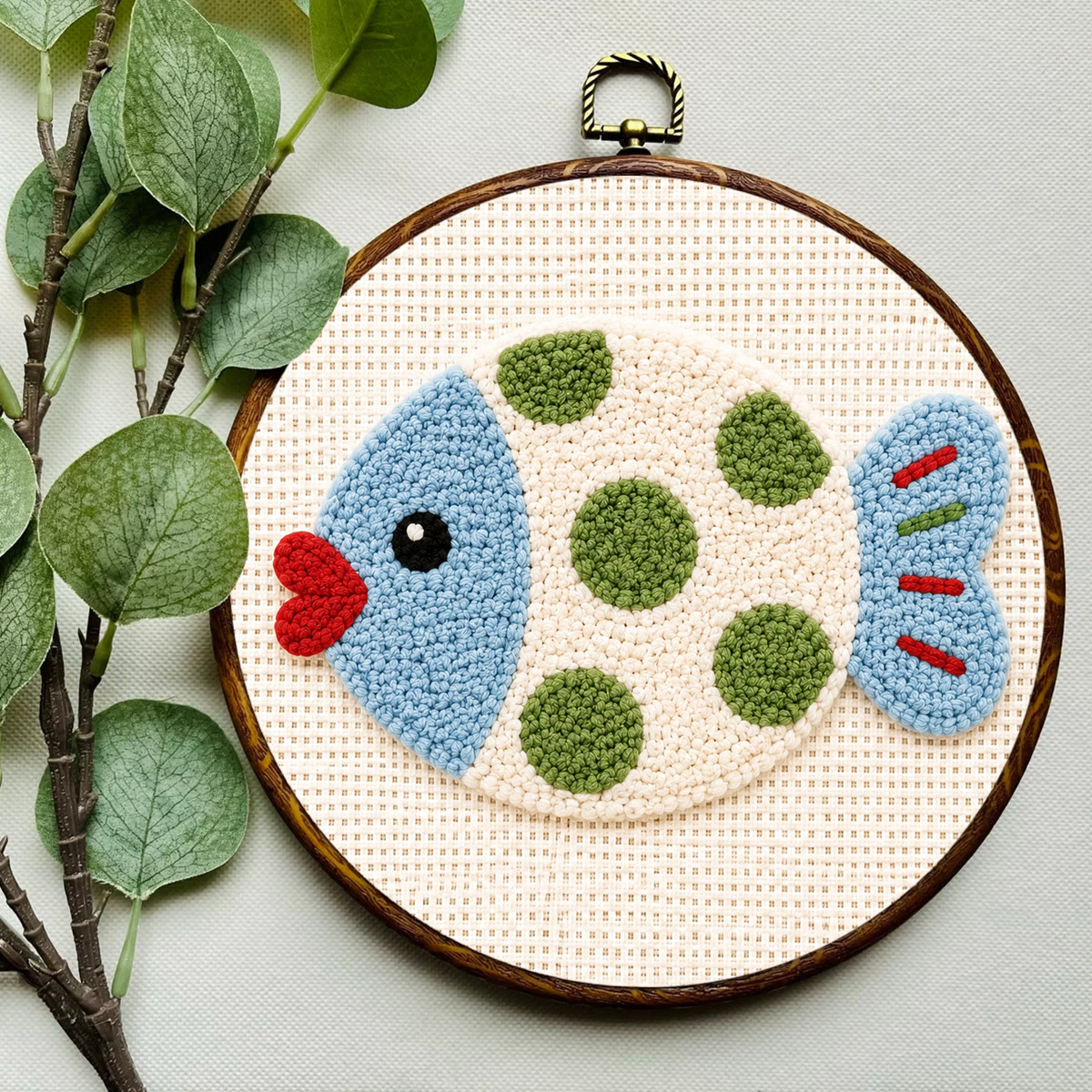 Stickset „Küssender Fisch“ – Anfängerfreundliche Tierstickerei | Lustige, handgefertigte Fischfigur - image 2
