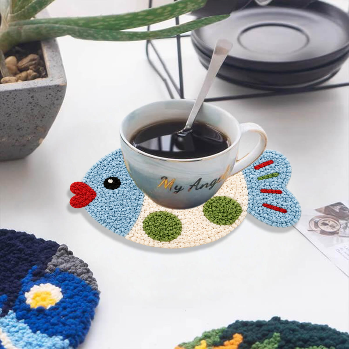 Stickset „Küssender Fisch“ – Anfängerfreundliche Tierstickerei | Lustige, handgefertigte Fischfigur - 5-Zoll-Untersetzer-Set - image 10