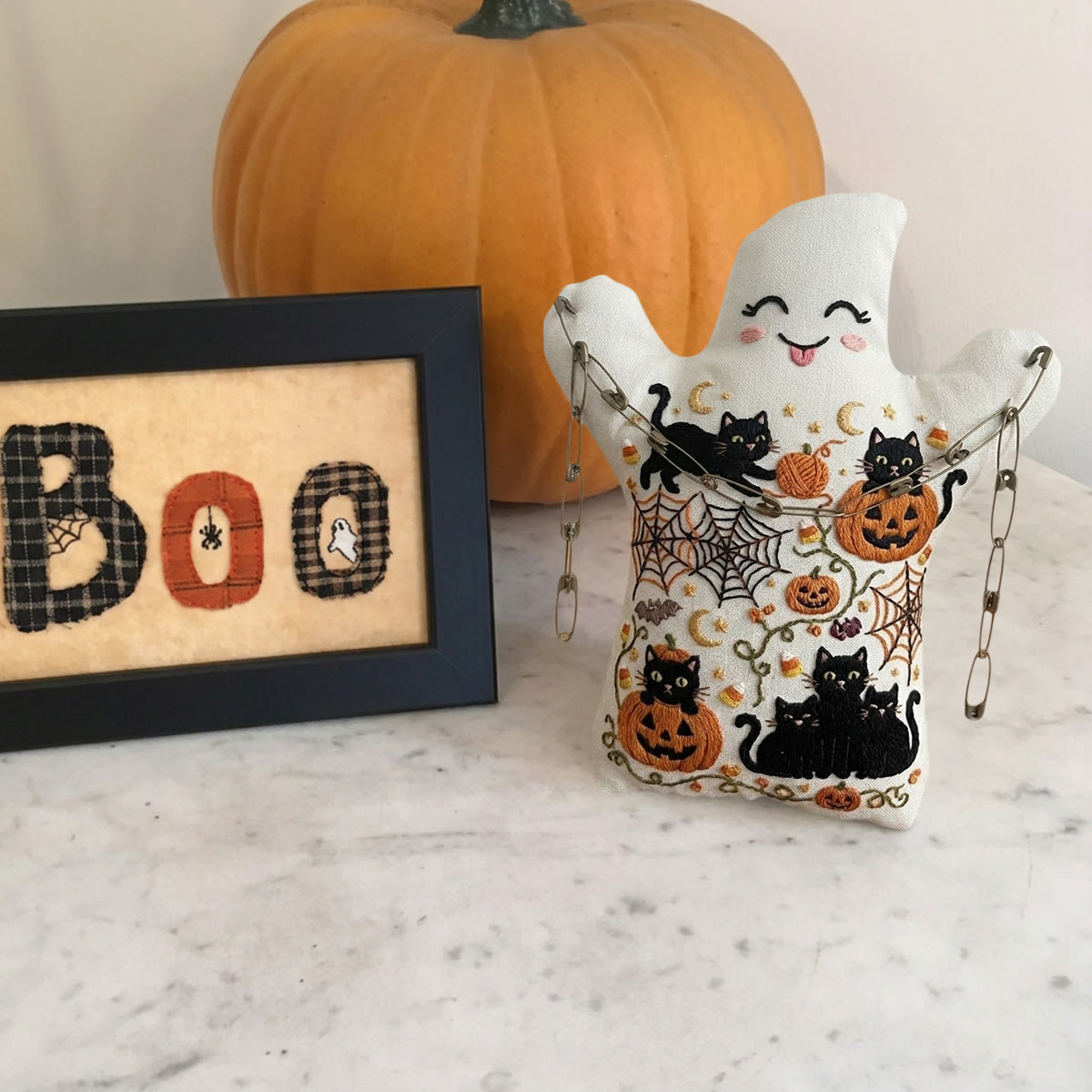 Rubbyoo Geister-Stickset – Freche Kätzchen mit Kürbislaterne | Handgemachtes Einzugsgeschenk | Halloween-Wanddeko fürs Kinderzimmer - image 2