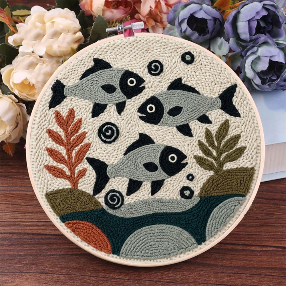 Punch-Needle-Set mit schwimmenden Fischen – Handgemachtes Geschenk für Fischliebhaber | Moderne Wohndekoration - image 4