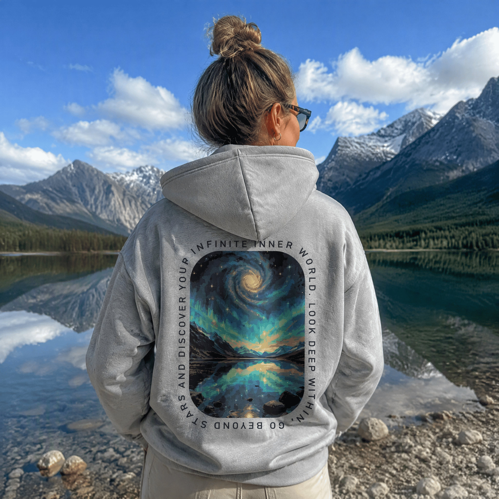 Rubbyoo Unisex-Hoodie: Entdecke deine unendliche innere Welt jenseits der Sterne - image 2