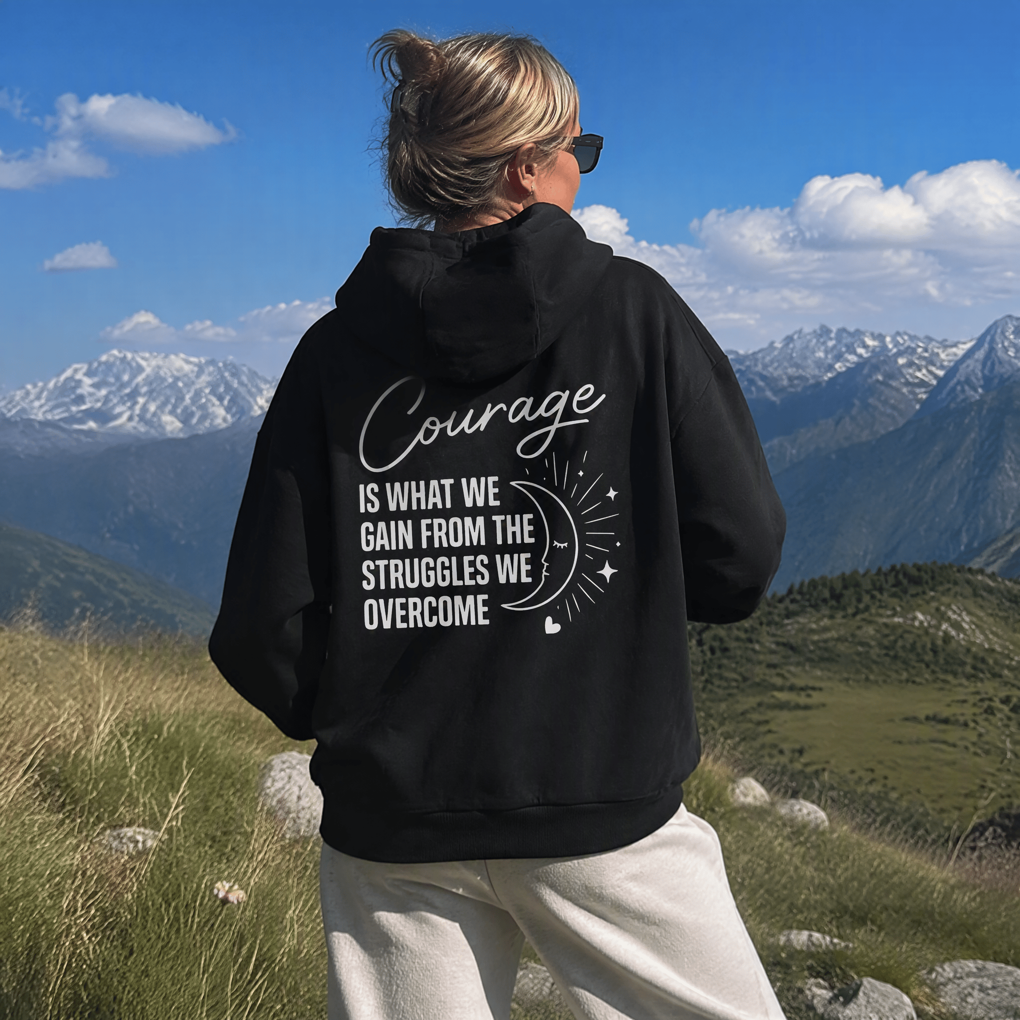 Rubbyoo Unisex-Hoodie „Mut ist, was wir aus den Kämpfen gewinnen“ - image 3
