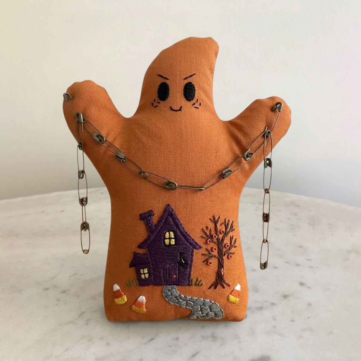 Rubbyoo Geister-Stickset – Gruseliges Hexenhaus | Halloween-Kinderzimmerdekoration | Einfaches Nähprojekt für Anfänger - 6-Zoll-Reifen-Set - image 1