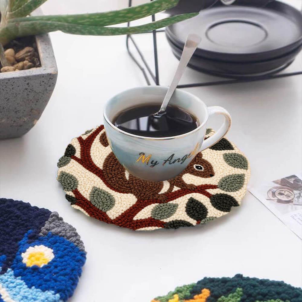 Eichhörnchen-Punch-Needle-Set – Handgenähtes, getuftetes neues Hobby | Wunderschönes Geschenk mit Tiermotiven für Kinder - 5-Zoll-Untersetzer-Set - image 12