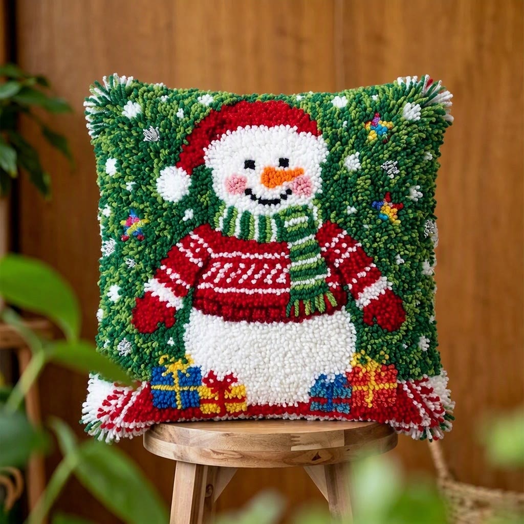 Rubbyoo Knüpfkissen-Set – Weihnachtsschneemann | Gemütliche Weihnachtsdeko | DIY-Bastelidee für winterliche Inneneinrichtung - 43 x 43 cm - image 1