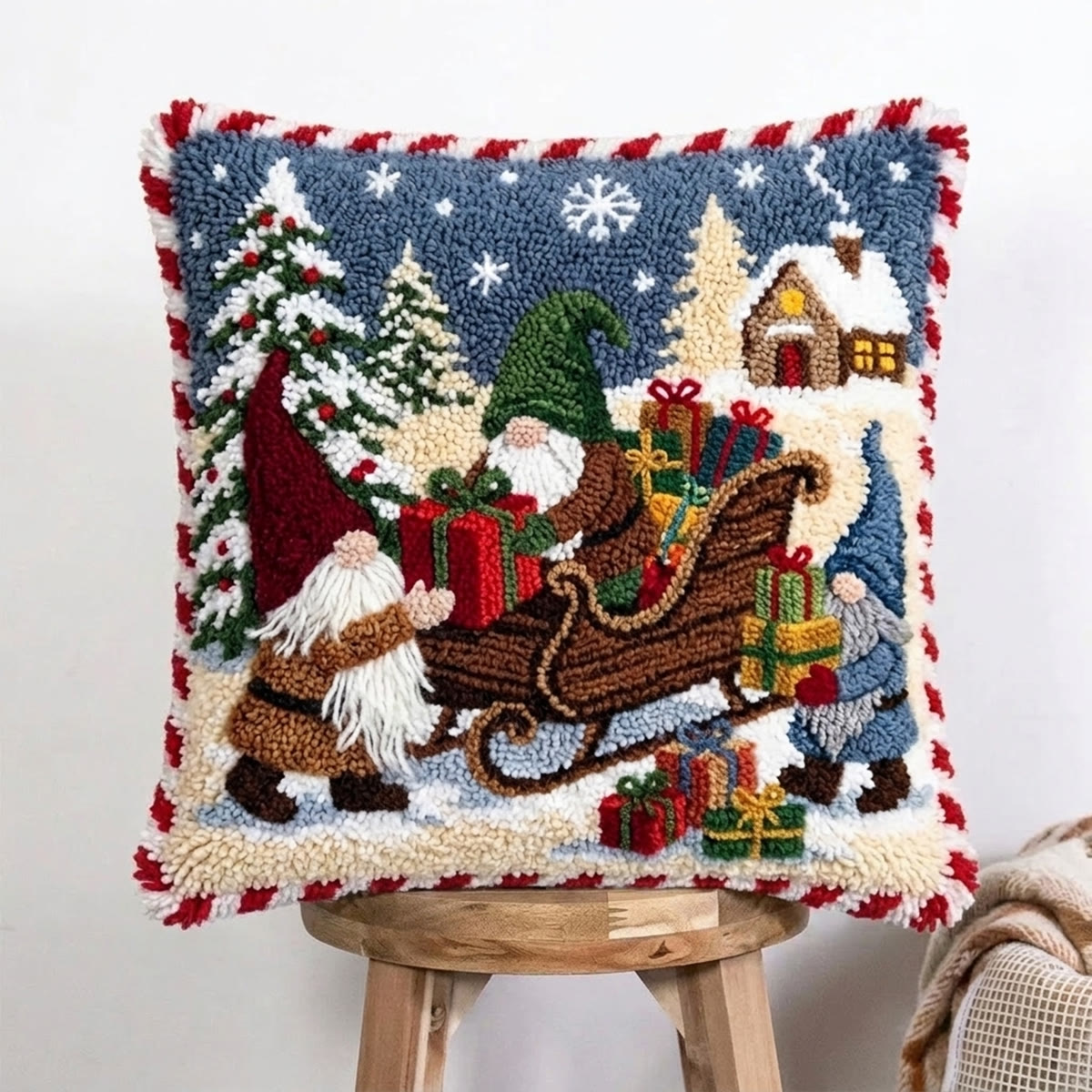 Rubbyoo Knüpfkissen-Set – Fleißige Kobolde | Hübscher Weihnachtskissenbezug als Geschenk | Gemütliche Weihnachtsdekoration - image 6