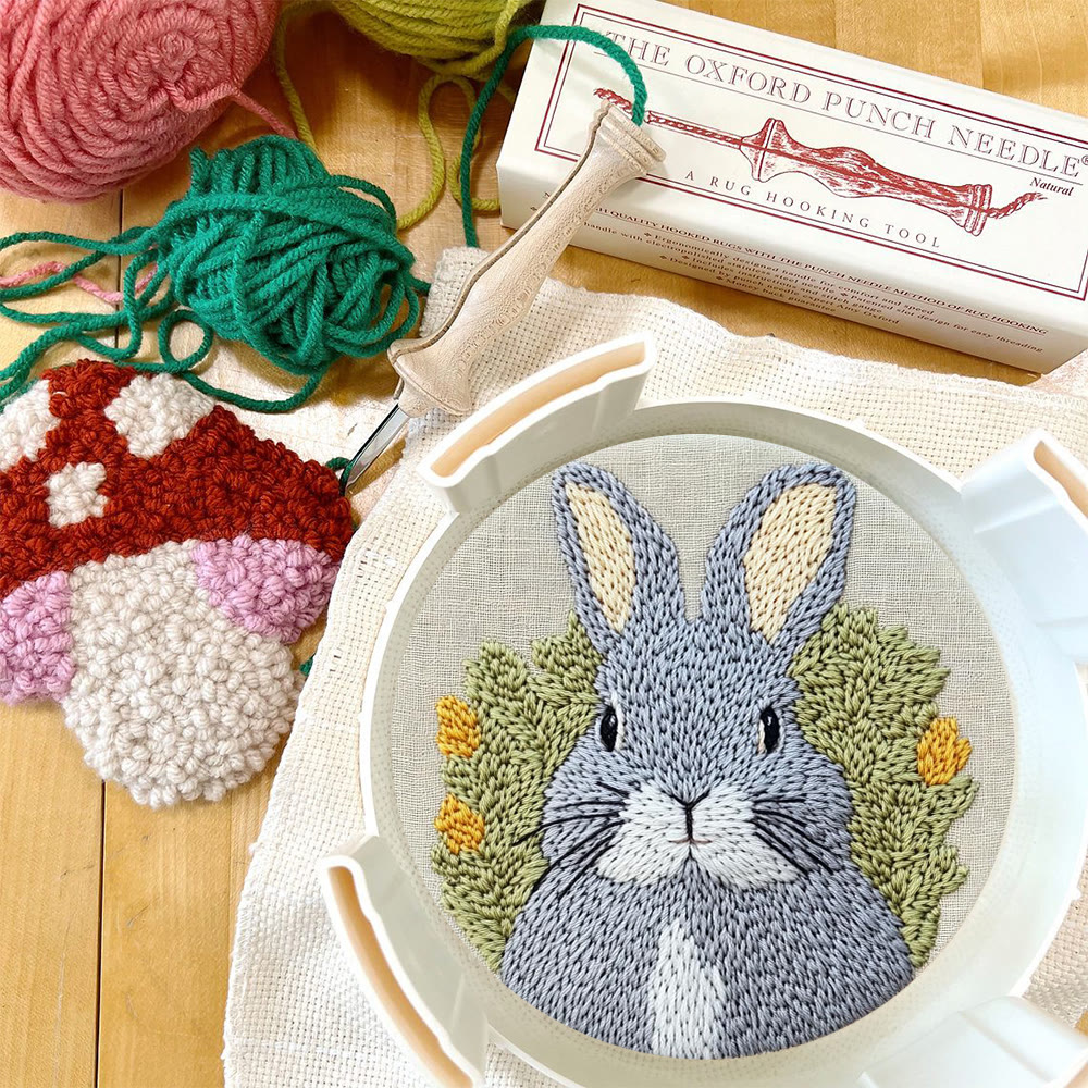 Punch-Needle-Set mit Porträt eines grauen Hasen – Bastelset für alle, die gerne basteln | Herzerwärmende Geschenkidee - image 10