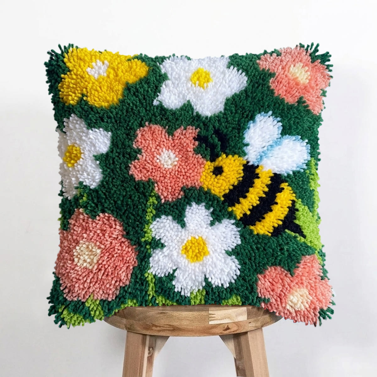 Rubbyoo Knüpfkissen-Set – Biene und Blumen | DIY-Sofadeko | Kreatives Geschenk aus Garn - image 5