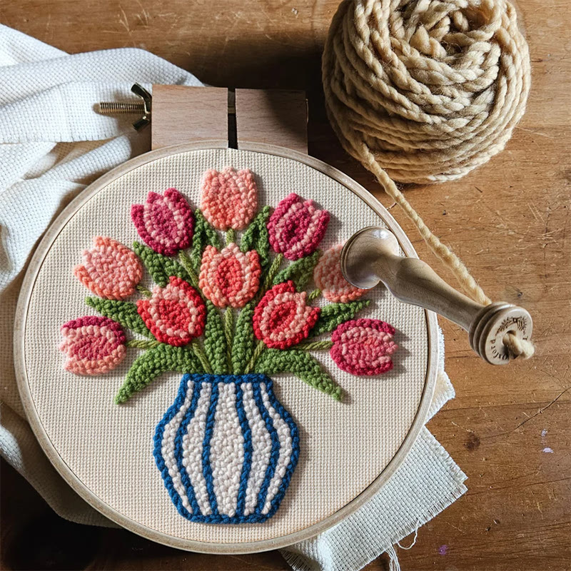Gestreiftes Tulpenstrauß-Punch-Needle-Set mit Vase – Charmante Handarbeit | Eine liebevolle Geschenkidee - image 7