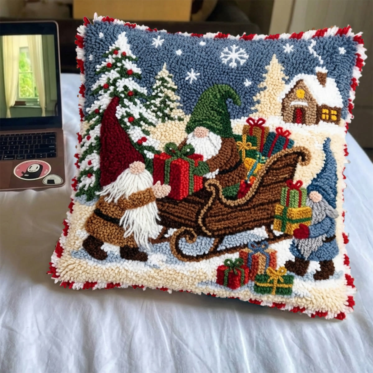 Rubbyoo Knüpfkissen-Set – Fleißige Kobolde | Hübscher Weihnachtskissenbezug als Geschenk | Gemütliche Weihnachtsdekoration - image 8