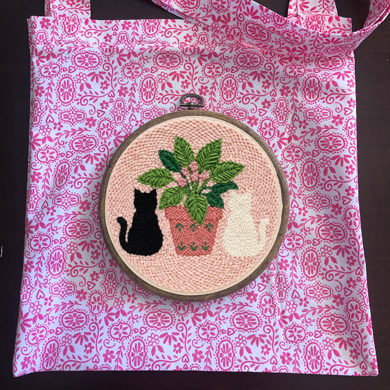 Punch-Needle-Set mit schwarz-weißer Katze – Einzigartige rosa Wohndekoration | Kreatives Einzugsgeschenk - image 10