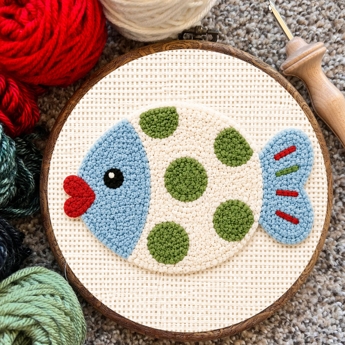 Stickset „Küssender Fisch“ – Anfängerfreundliche Tierstickerei | Lustige, handgefertigte Fischfigur - image 6