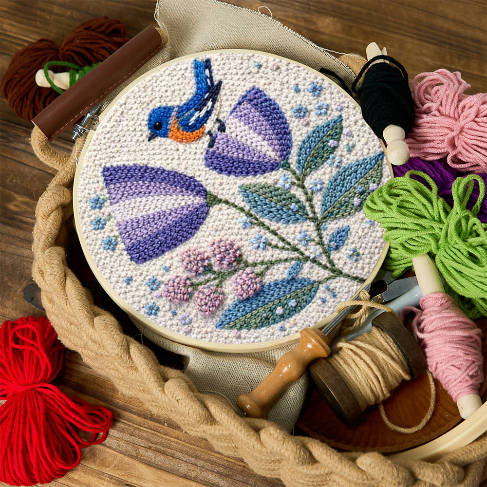 Lila Blume mit kleinem Vogel – Punch-Needle-Set – Gemütliche Wohndekoration | Einfach selbstgemachte Kunst - image 3