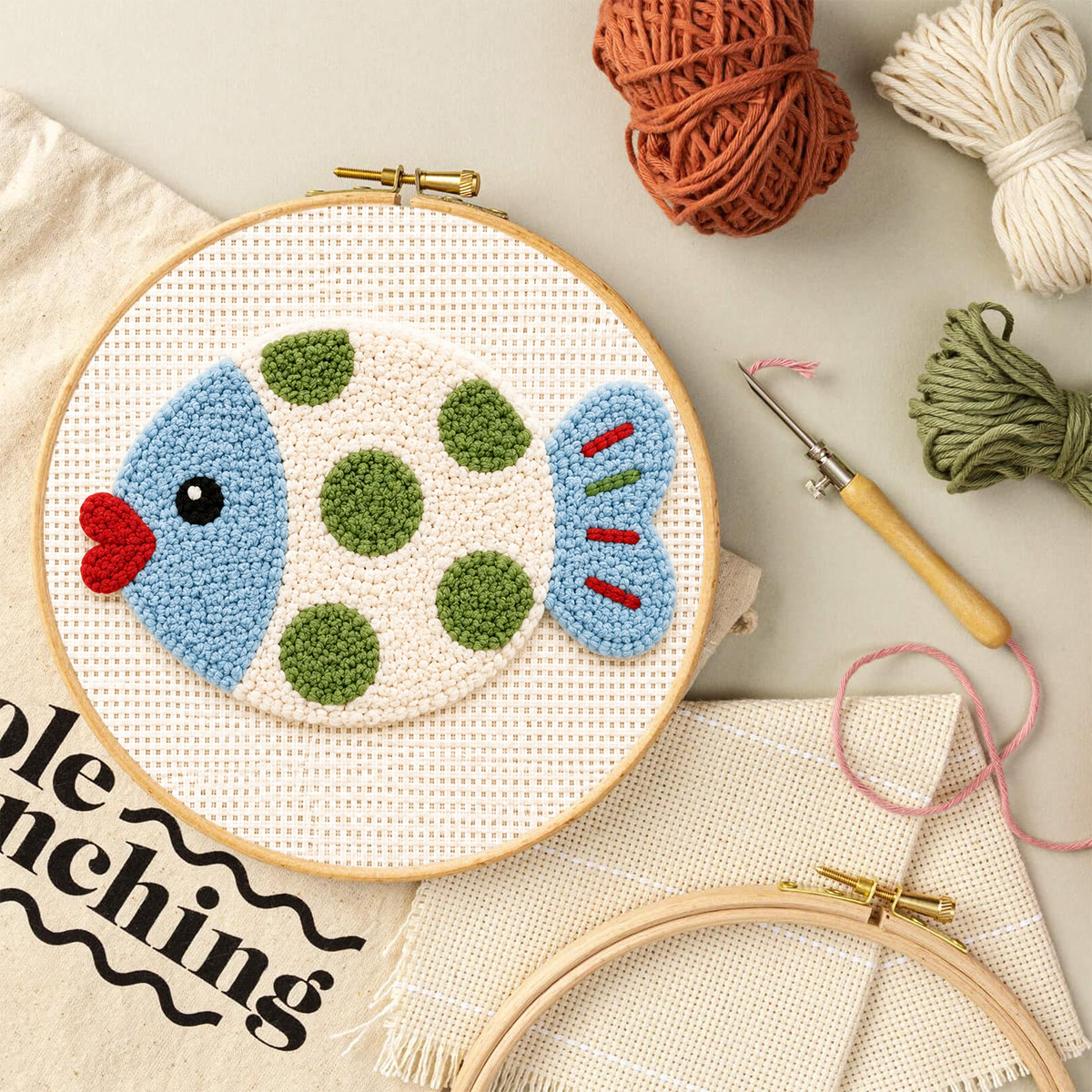 Stickset „Küssender Fisch“ – Anfängerfreundliche Tierstickerei | Lustige, handgefertigte Fischfigur - image 4