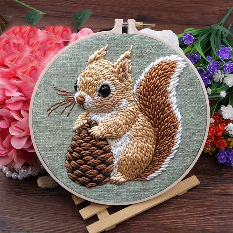 Eichhörnchen- und Tannenzapfen-Punch-Needle-Set – Winterliche Tierbastelidee | DIY-Weihnachtsgeschenke - image 6