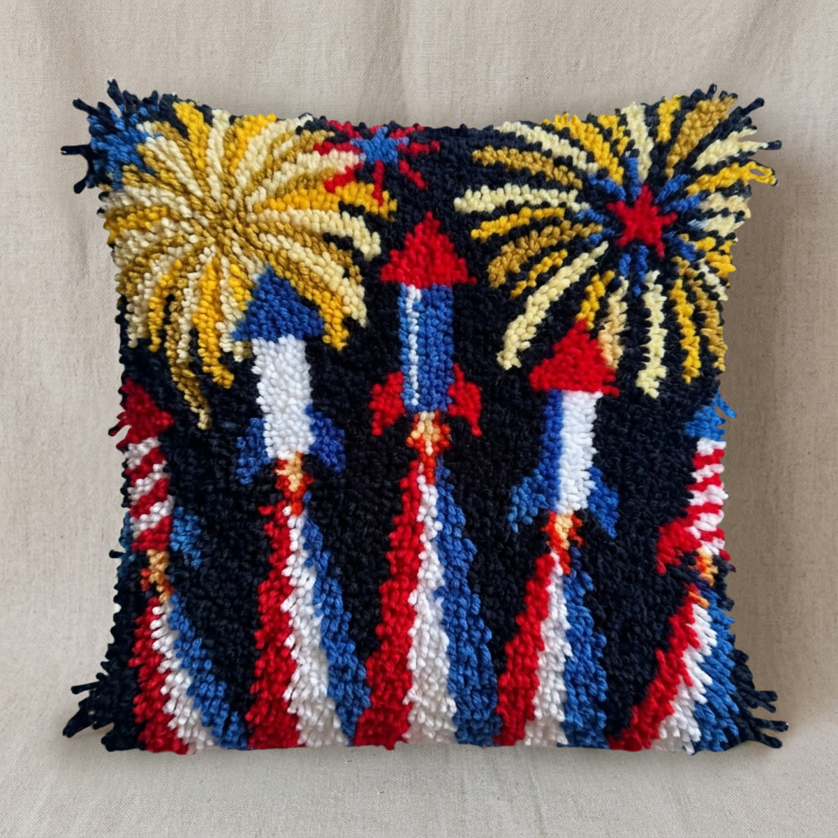 Rubbyoo Knüpfkissen-Set – Feuerwerksmotiv | Geschenk zum 250. Jahrestag der USA | Gemütliche Dekoration für die Feiertage - image 7