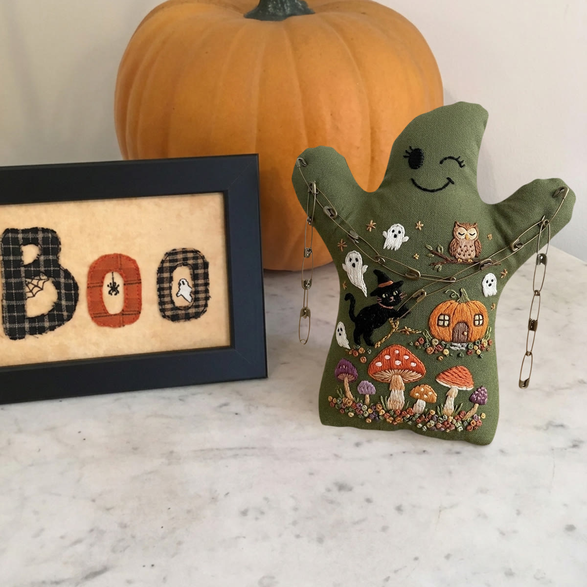 Rubbyoo Geister-Stickset – Verzaubertes Kürbishäuschen | Ideales Halloween-Geschenk für Kinder | Bastelidee: Schwarze Katze mit Hexenhut - image 7