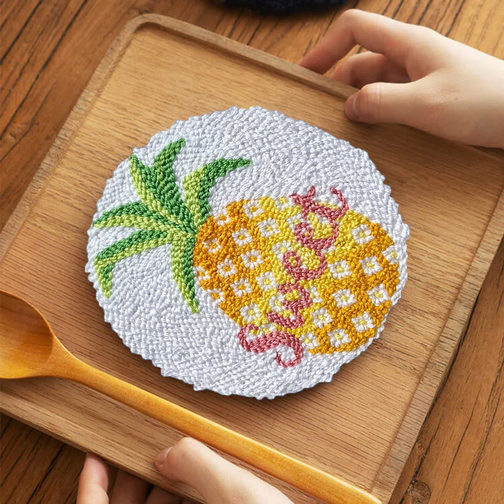 Ananas-Punch-Needle-Set – Kreative Fruchtkunst | Handgefertigter Wohnschmuck - 5-Zoll-Untersetzer-Set - image 12