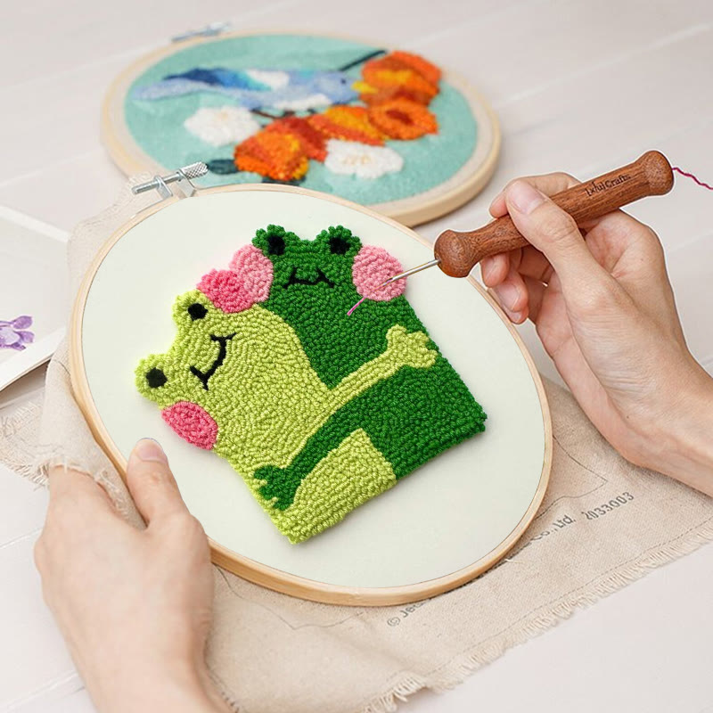 Punch Needle Kit „Umarmende Frösche“ – Kreatives Geschenk für Freunde | DIY-Untersetzer für Verliebte - image 9