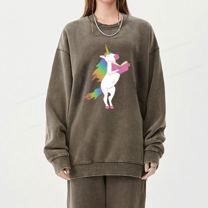 Pagewings Beautiful Unicorn Reading Books on Women's Cropped Unisex Washed Sweatshirt
