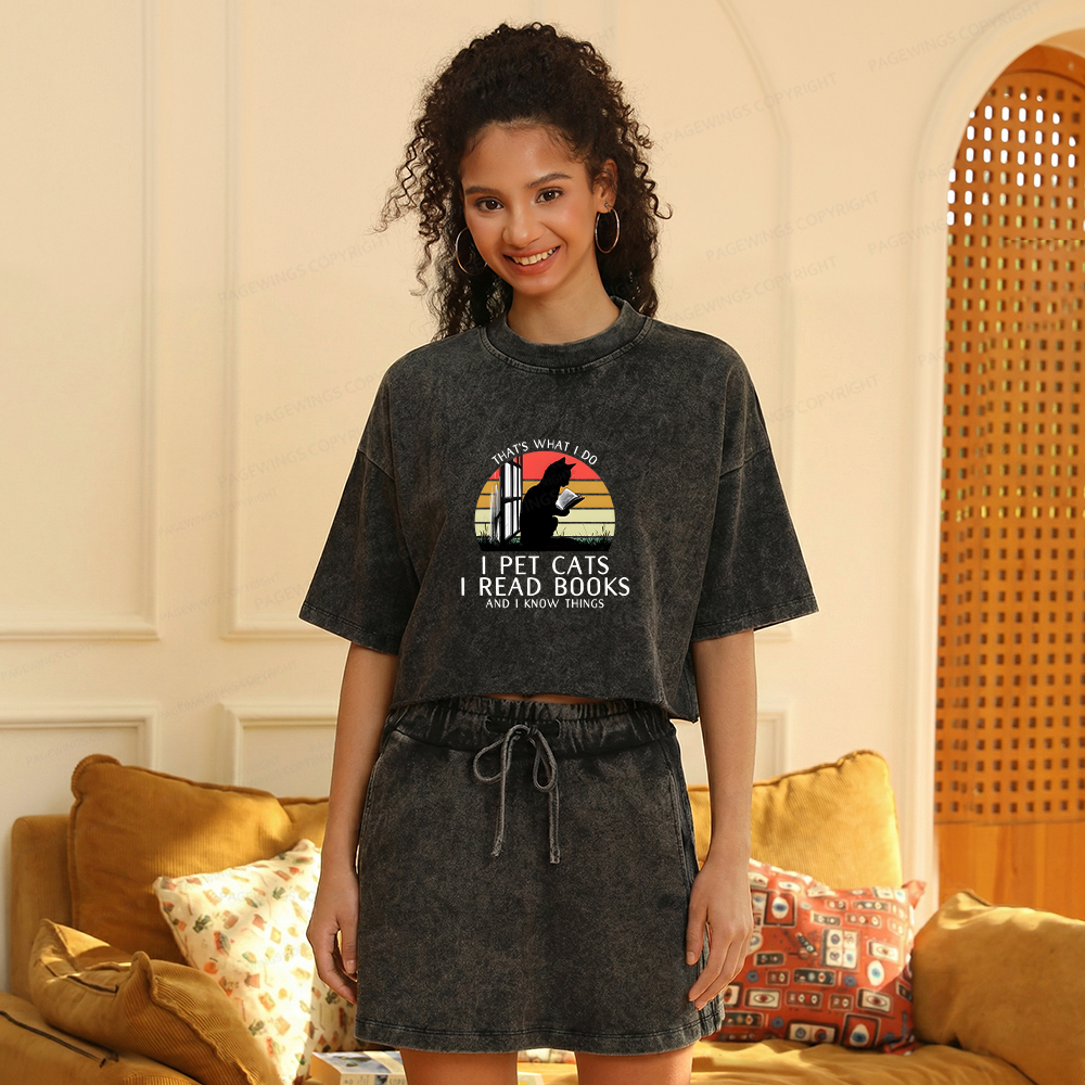Pagewings Book Lover Cat And Book Women's Washed Cropped T-shirt