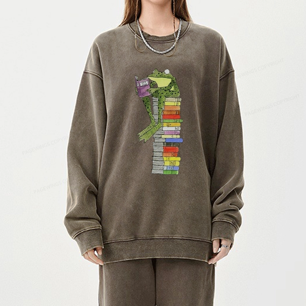 Pagewings A Reading Frog Unisex Washed Sweatshirt