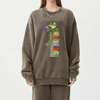 Pagewings A Reading Frog Unisex Washed Sweatshirt