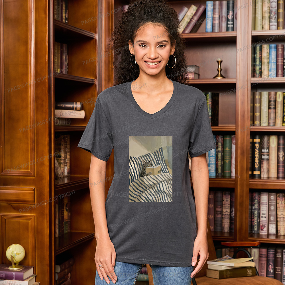 Pagewings Cat Reading Book In Bed V-neck T-shirt