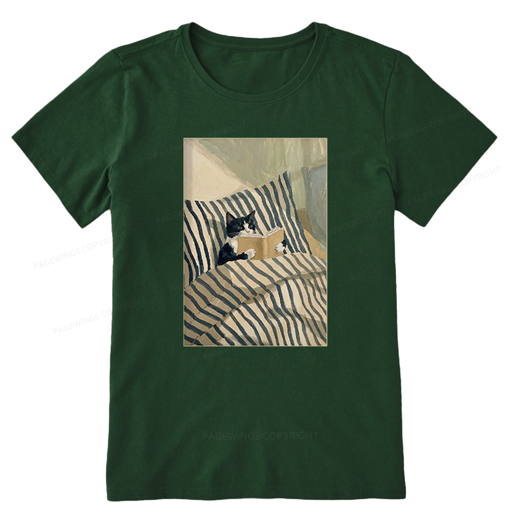 Pagewings Cat Reading Book in Bed Unisex Classic T-shirt