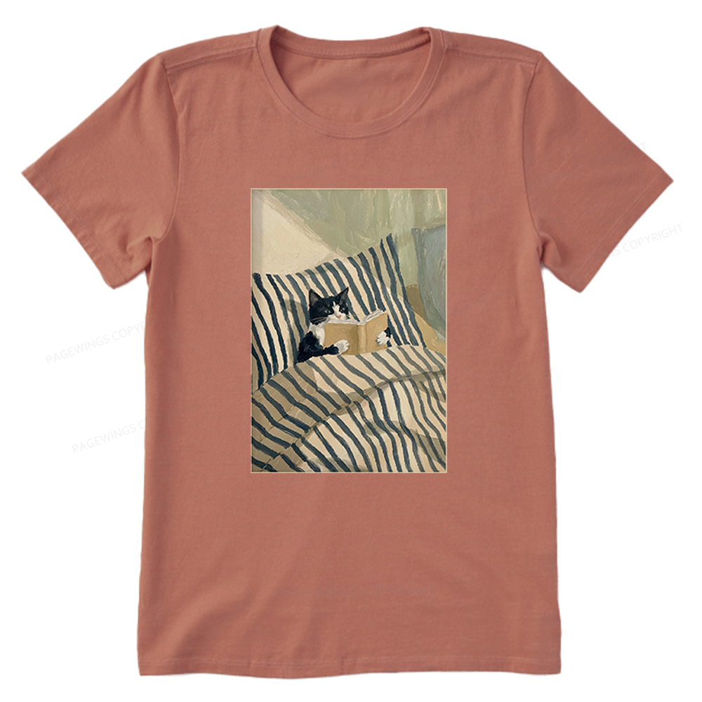 Pagewings Cat Reading Book in Bed Unisex Classic T-shirt