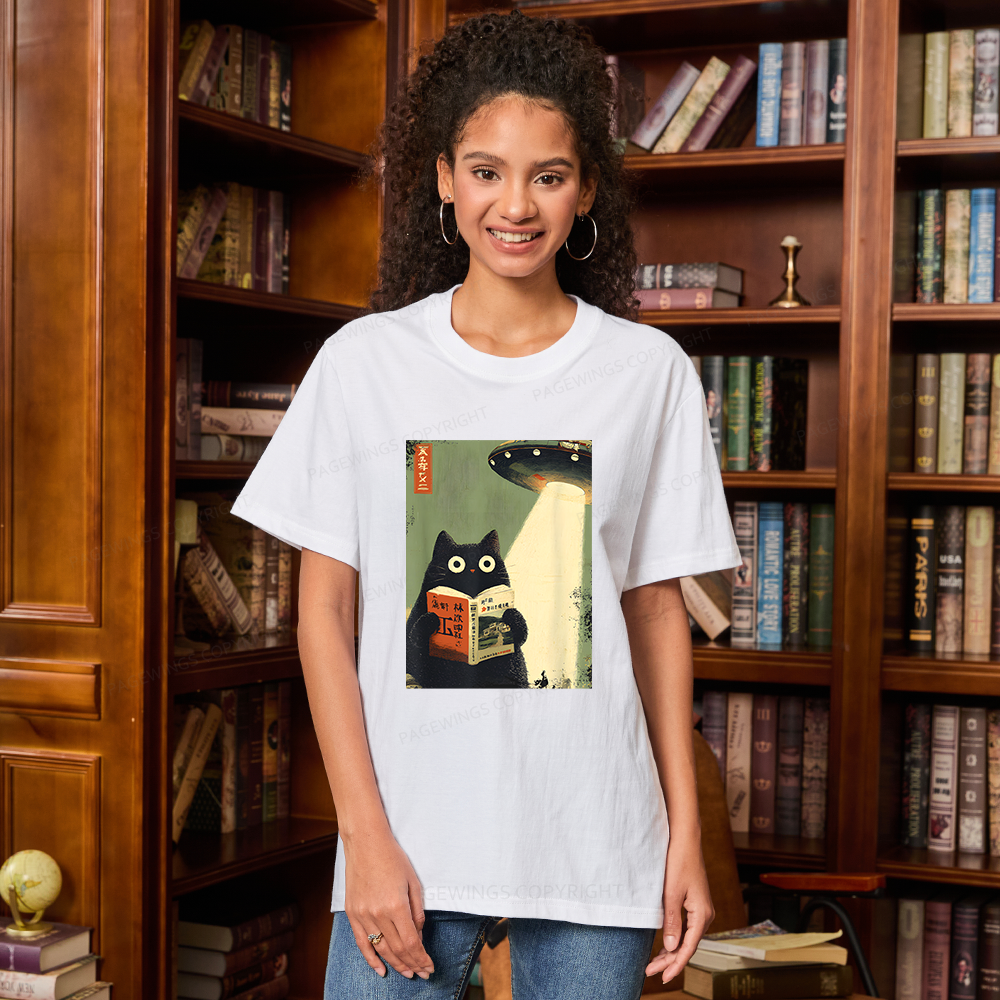 Pagewings Vintage Japanese Cat Book Lovers Unisex Classic T-shirt