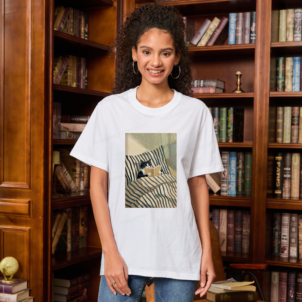 Pagewings Cat Reading Book in Bed Unisex Classic T-shirt