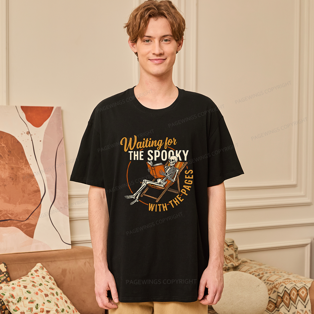 版Pagewings Waiting For The Spooky With The Pages Unisex Classic T-shirt