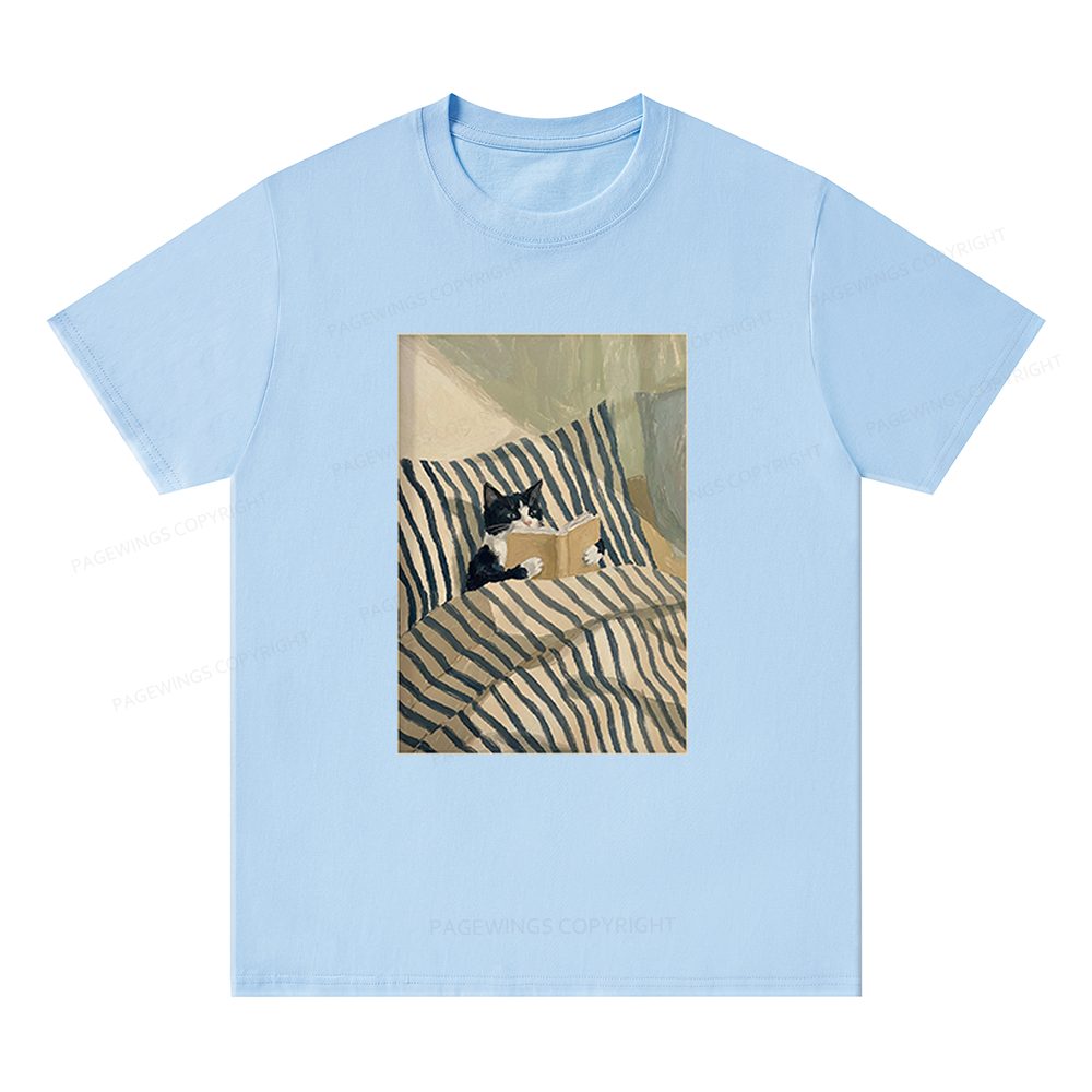 Pagewings Cat Reading Book in Bed Unisex Classic T-shirt