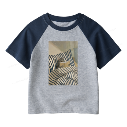 Pagewings Cat Reading Book In Bed Kids Raglan T-shirt 