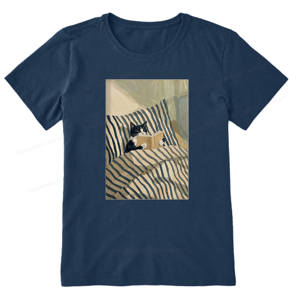 Pagewings Cat Reading Book in Bed Unisex Classic T-shirt