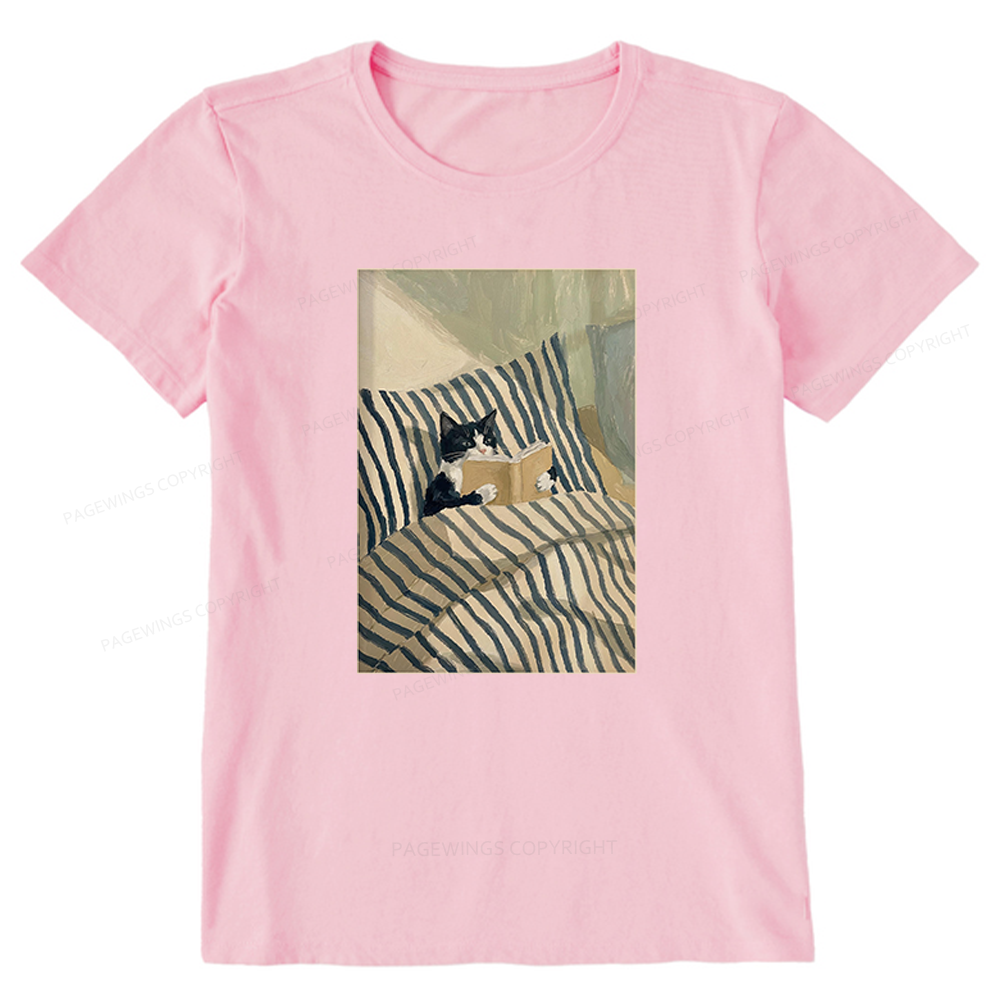 Pagewings Cat Reading Book in Bed Unisex Classic T-shirt