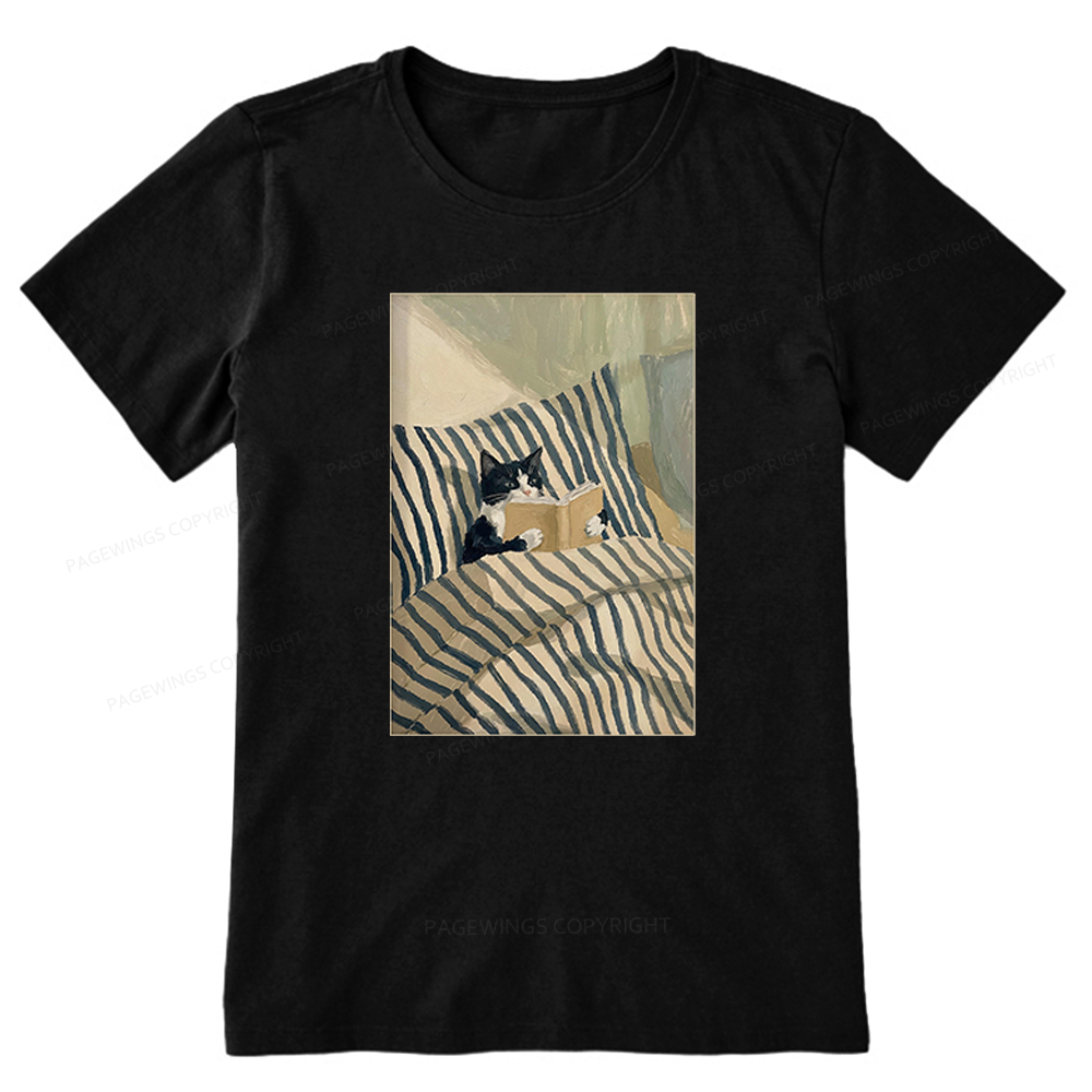 Pagewings Cat Reading Book in Bed Unisex Classic T-shirt