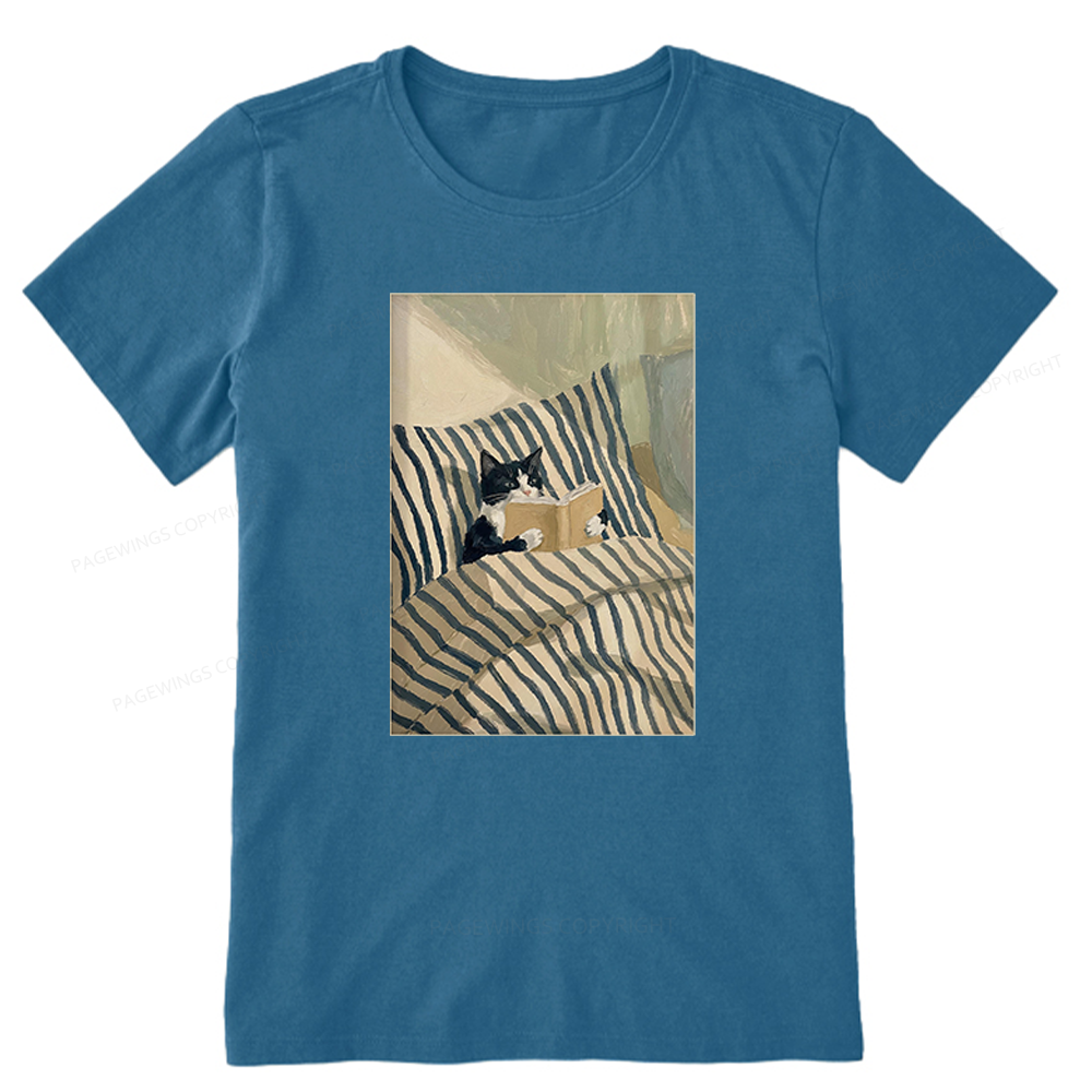 Pagewings Cat Reading Book in Bed Unisex Classic T-shirt