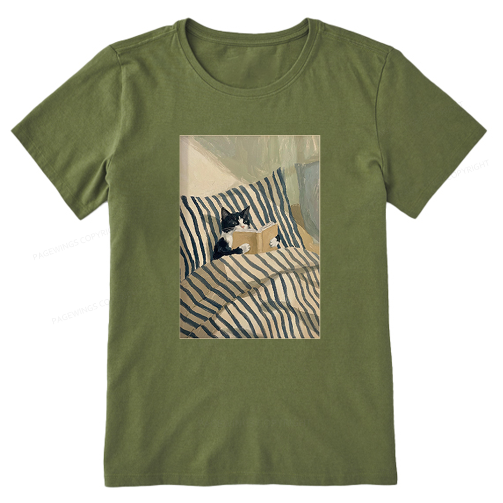 Pagewings Cat Reading Book in Bed Unisex Classic T-shirt