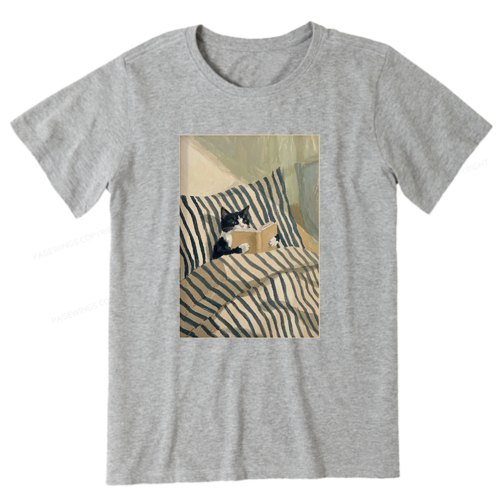 Pagewings Cat Reading Book in Bed Unisex Classic T-shirt