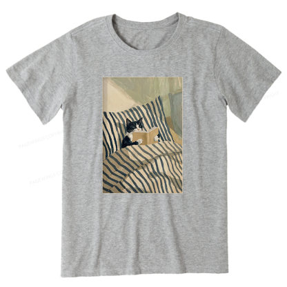 Pagewings Cat Reading Book in Bed Unisex Classic T-shirt