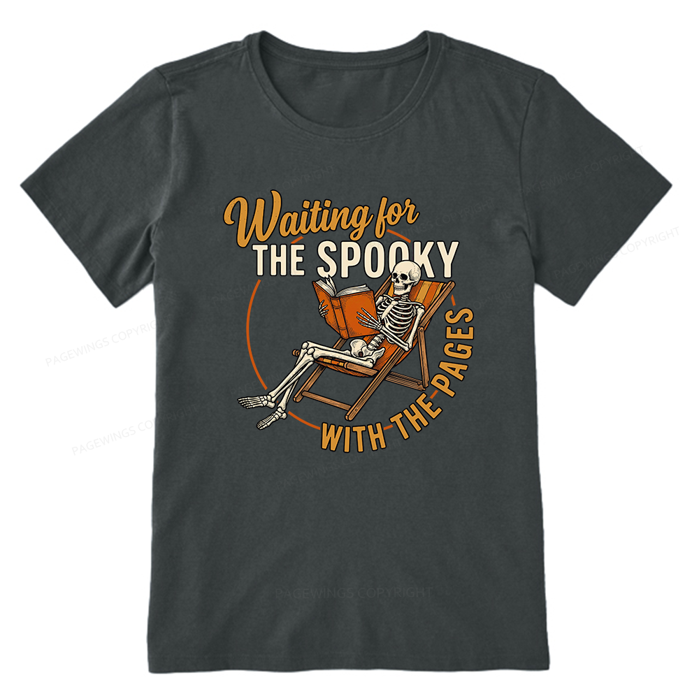 版Pagewings Waiting For The Spooky With The Pages Unisex Classic T-shirt