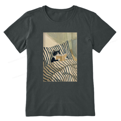 Pagewings Cat Reading Book in Bed Unisex Classic T-shirt