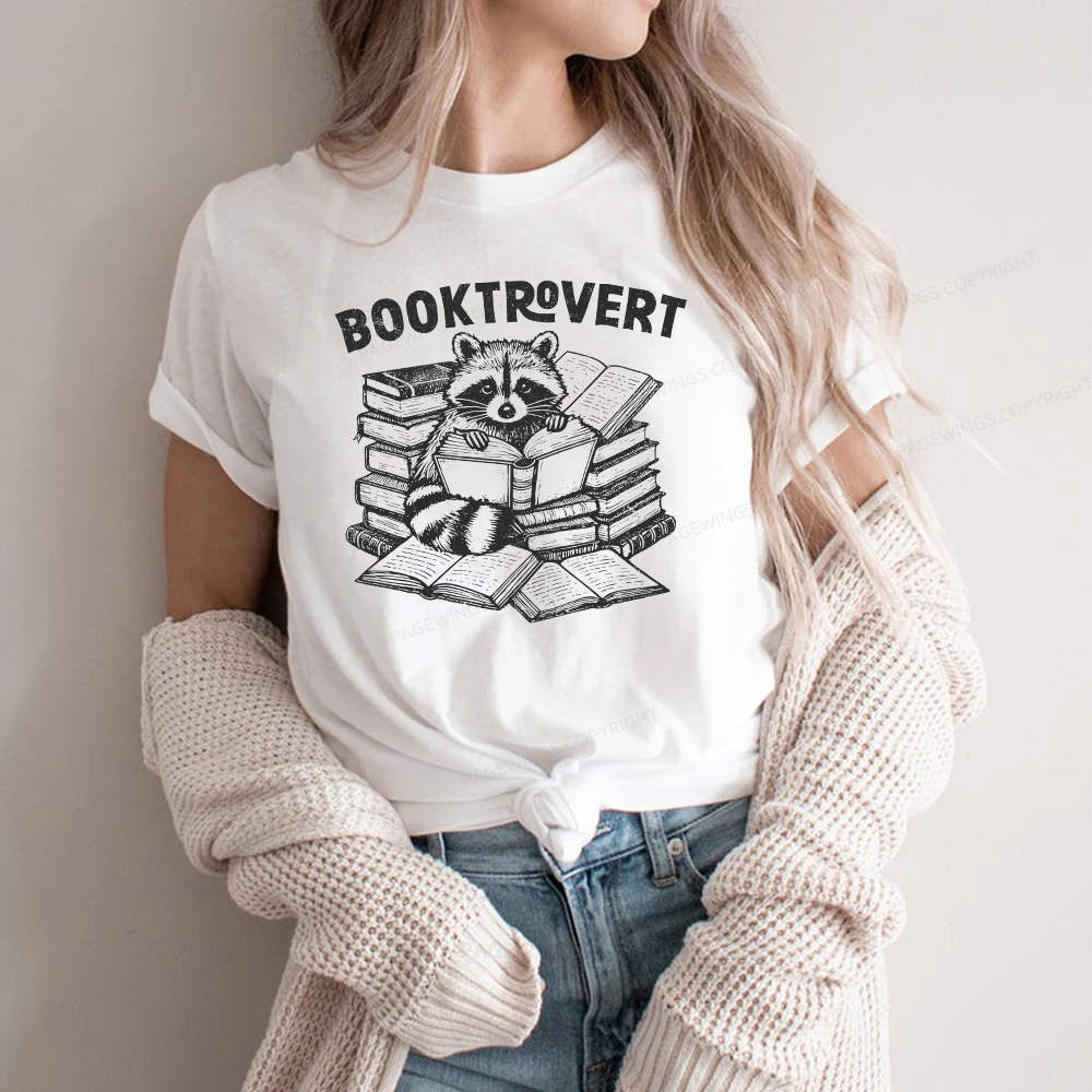 Pagewings A Raccoon Reading Seriously Unisex Classic T-shirt