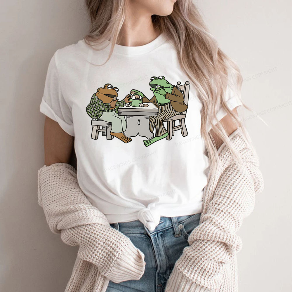Pagewings Frog & Toad Eat Cookies <3 Unisex Classic T-shirt