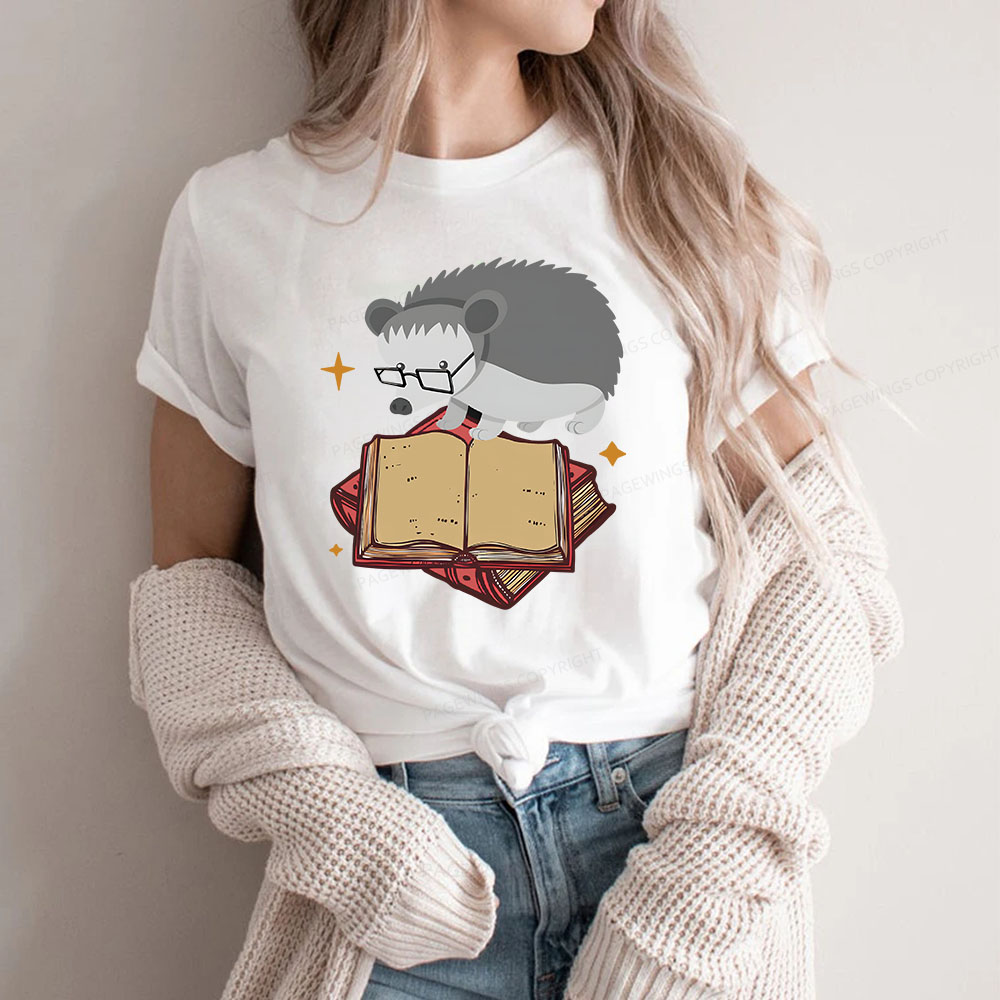 Pagewings Fun Hedgehog Is Reading Unisex Classic T-shirt