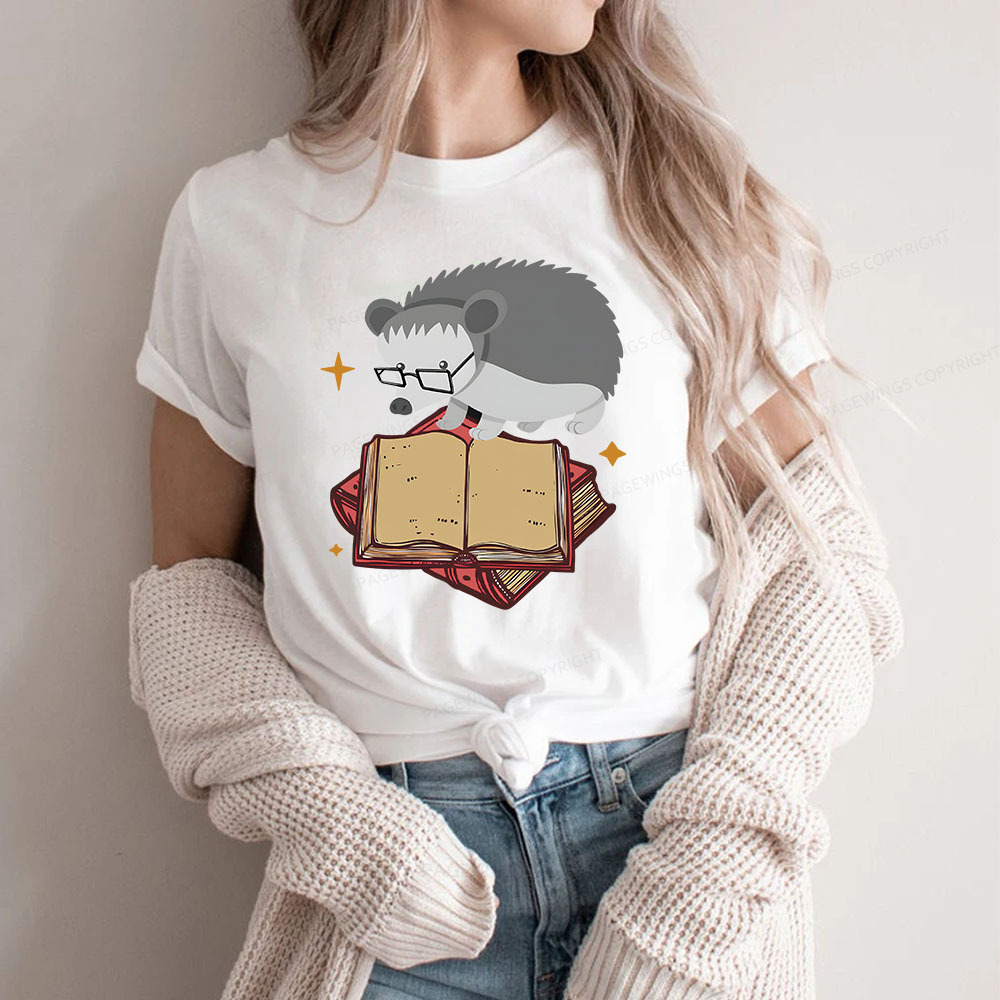 Pagewings Fun Hedgehog Is Reading Unisex Classic T-shirt